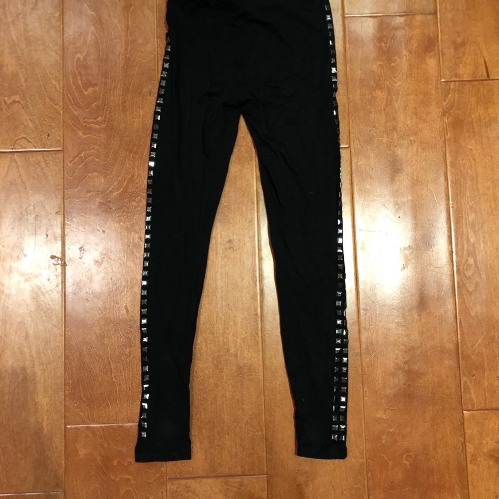 Square jewels on the side leggings